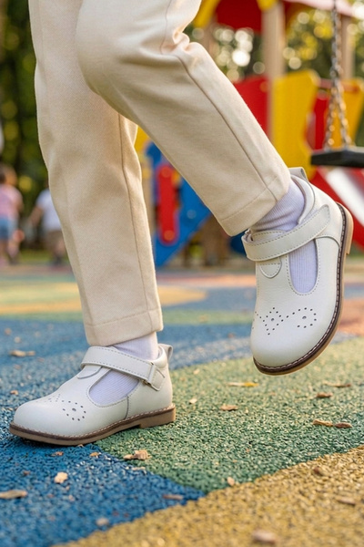 Cevoclub kids حذاء إيرثوديكيت إيرثوديكيت من الجلد الطبيعي باللون الأبيض CV-474