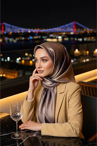 Vissona %100 Twill İpek Duman Desenli Bej Renkli 90x90 Eşarp Dikim Şekli : El...