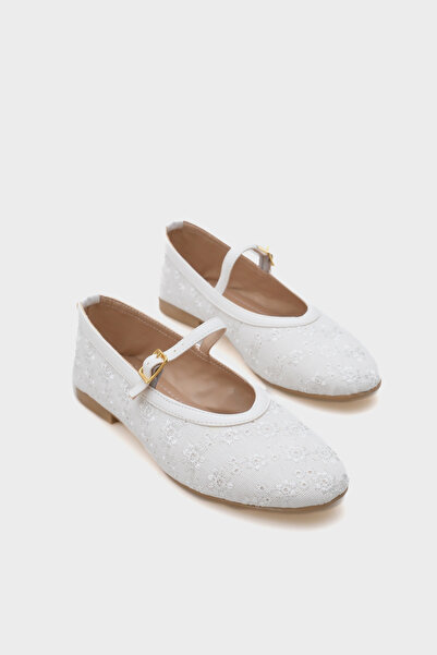 Capone Outfitters Carleen Buckle-Strapped Mesh Floral Patterned Round-Toe Fla...