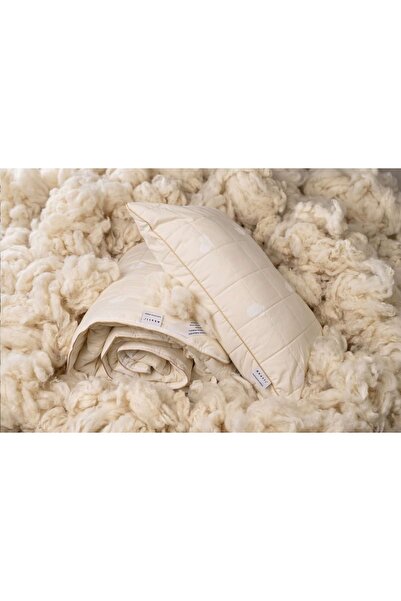 wellbed Wool Lamb Printed Wool Filled Gold Satin Piping Double Quilt
