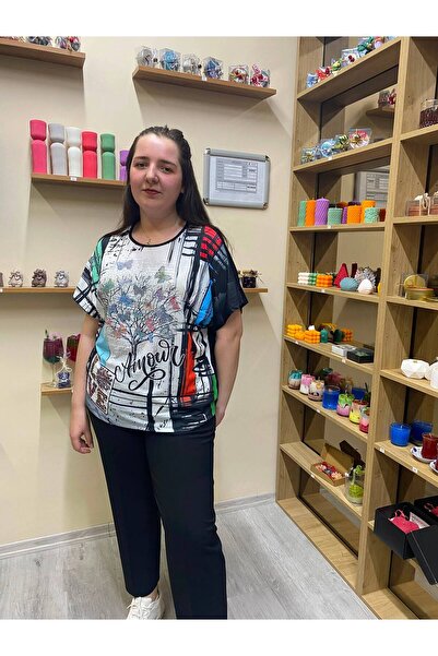 Renkli Kelebek Desenli Büyük Beden Tshirt