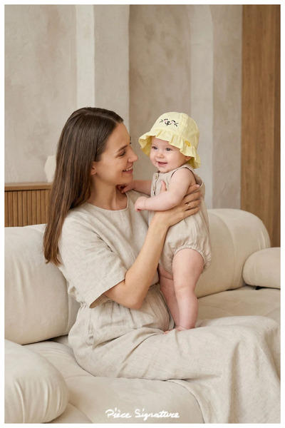 PIECE SIGNATURE Breathable, Frill-Free and Ruffled Summer Hat for Babies - Ad...