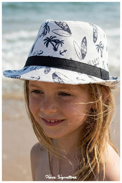 PIECE SIGNATURE Michael Jackson Model, a Lined D Patterned Children's Hat (Ag...