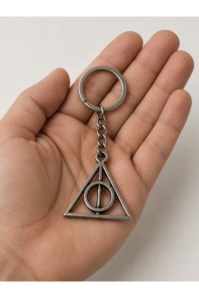 HER ŞEY NOTA www.herseynota.com Triangle Symbol Metal Keychain Silver Color with Chain Stylish Gift Accessory
