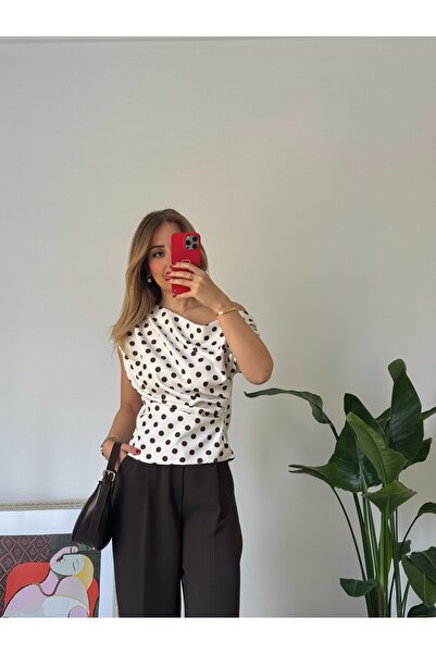 Butik KAHVE PUANTİYELİ OMUZU DÜŞÜK BLUZ