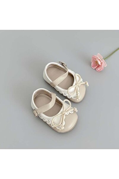 LOOFI Classic Lace-Up Baby Girl Shoes (0-12 Months) - Two Colors