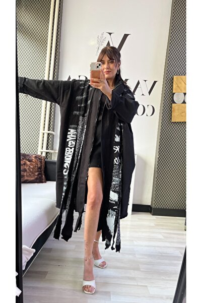 H4 Kadın Siyah Yazı Detaylı Oversize Tasarım Trençkot