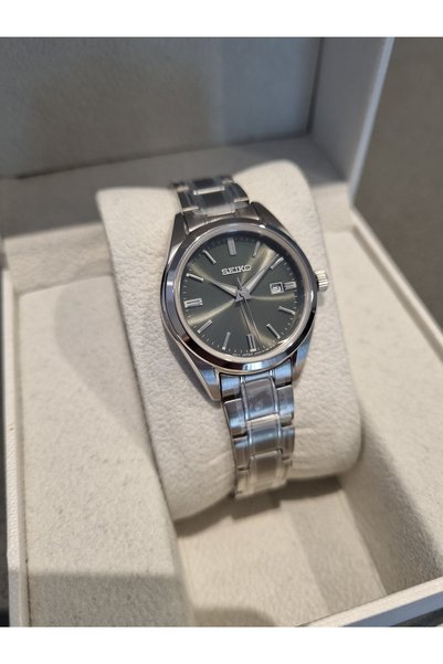 Seiko Metallic Steel Bracelet Green Dial 10 Atm Water Resistant Women's Wristwatch with Sapphire Glass