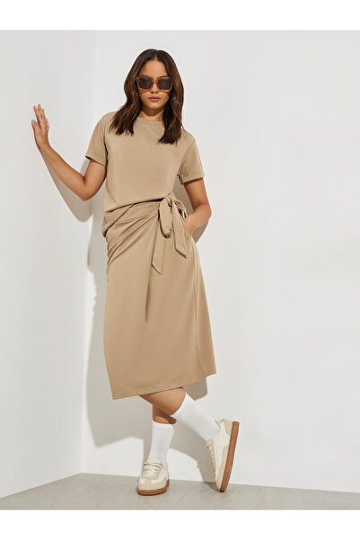 Styli Khaki Solid T-Shirt and Tie Waist Skirt Co-ords