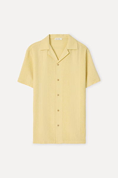 Mudo Men's Yellow Dobby Comfort Fit Resort Collar Short Sleeve Shirt