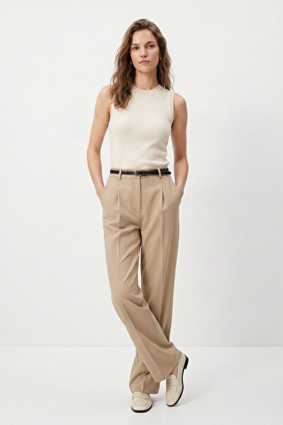Rays Pantaloni camel cu pliuri în față și curea 8399A