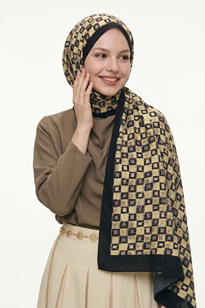 InStyle شال قطني ناعم باللون البيج بنمط مربع