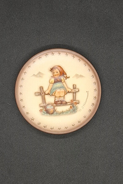 Goebel Hummel Just Resting Embossed Miniature Porcelain Plate 8 cm