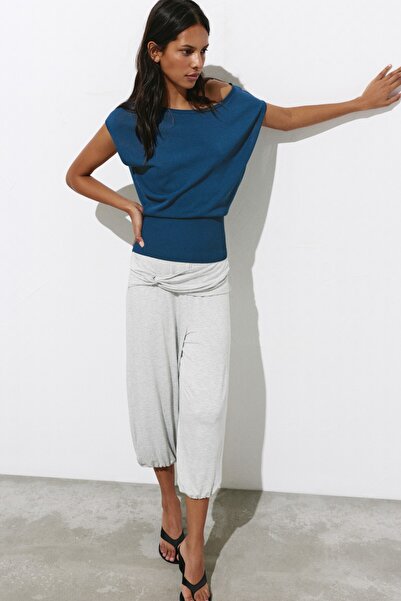 Pull & Bear Asimetrik kısa kollu triko top