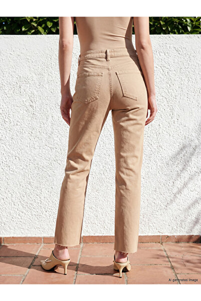 LC Waikiki بنطلون جينز نسائي من Crop Flare