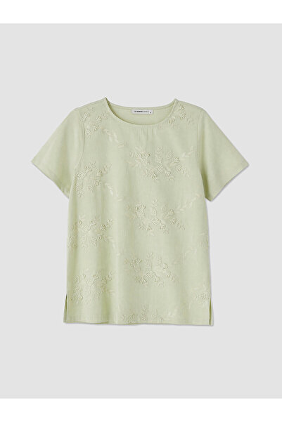 LC Waikiki Nevavm Women's T-Shirt with Oval Collar Embroidery and Difference ...