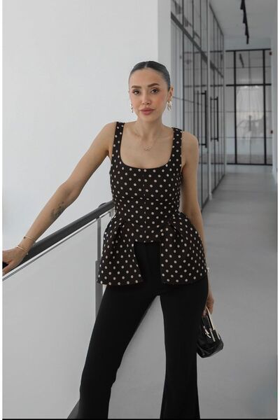 JaMolls Straight Square Neckline, Fitted at the Waist, Straps, Zipper Closure...