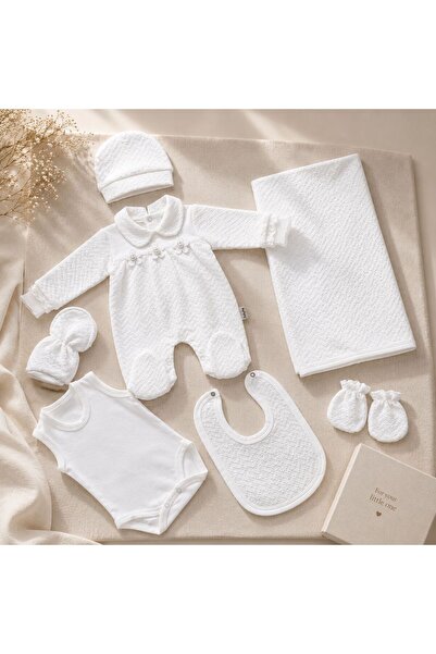 Baby day طقم استقبال مواليد بنات 7 قطع باللون الأبيض الناصع بتفاصيل الزهور وا...