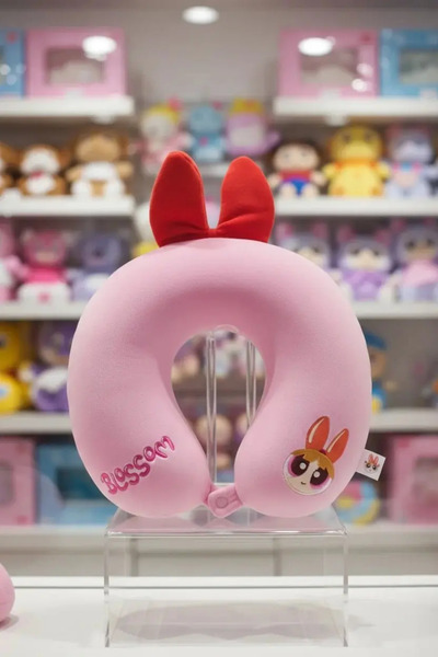 Miniso وسادة رقبة بذاكرة على شكل زهرة من باورباف جيرلز مرخصة مقاس 32x30 سم