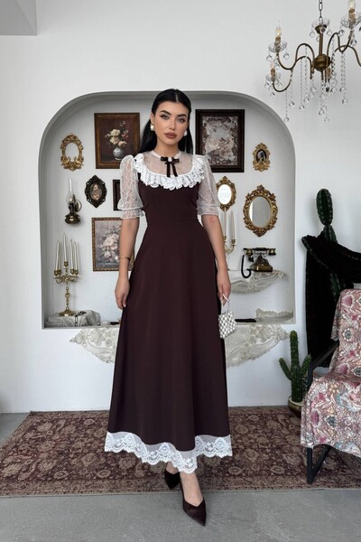 Caddebostan Moda فستان ميدي مزين بالدانتيل والكشكشة