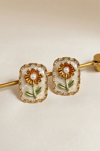 bacc Ecru Pearl Detailed Flower Figured Medallion Earrings