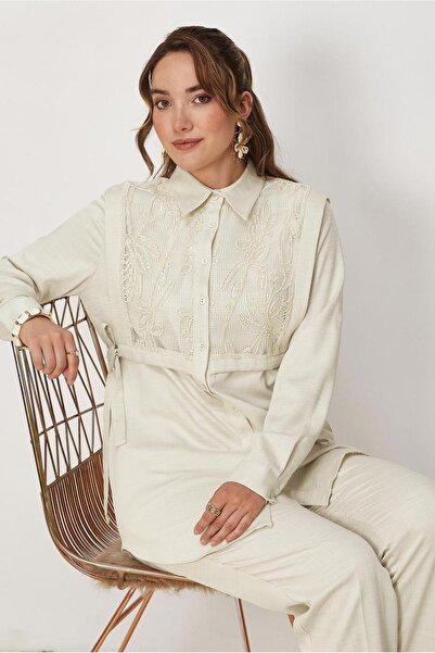Alvina Costum cu pantaloni și detaliu plasă 46452