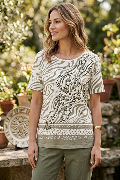 YXL COLLECTION بلوزة نسائية كبيرة الحجم من الليكرا بياقة قاربية مزينة على الك...
