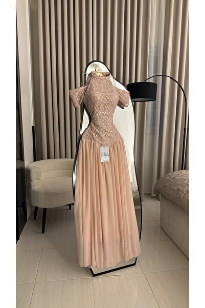 Nareen Fashion فستان سهرة فاخر بلون وردي بودري هادئ، يتميز بتصميم أنثوي راقٍ