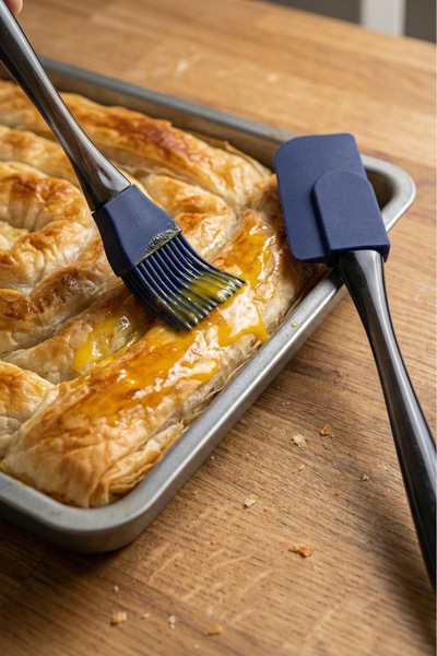 Penguen Set of 2 Mini Spatulas and Egg Brushes with Acrylic Handles