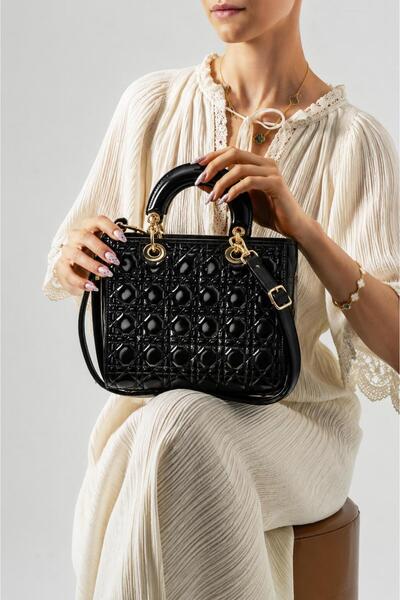 Zealous Black Embroidered Luxury Convenient Box Bag