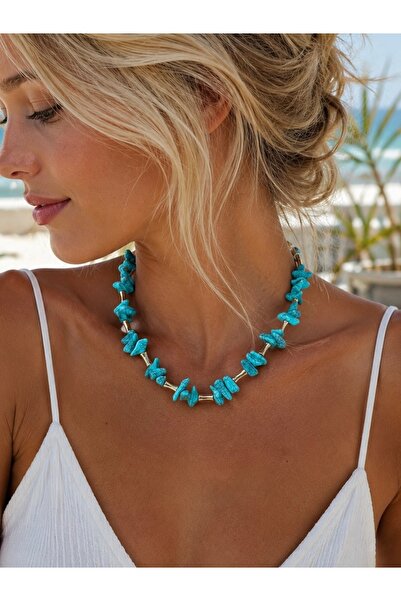 Twinssis Accessories قلادة بحجر الفيروز مع تفاصيل ذهبية