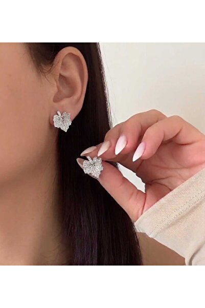Evaa Jewelry Accessories أقراط الزركون بتصميم أوراق الشجر اللامعة