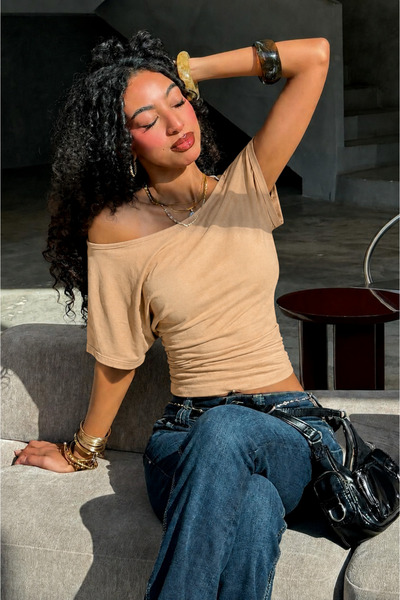 COMBİNE MİCHAİL Women's Off-Shoulder Beige Crop T-Shirt