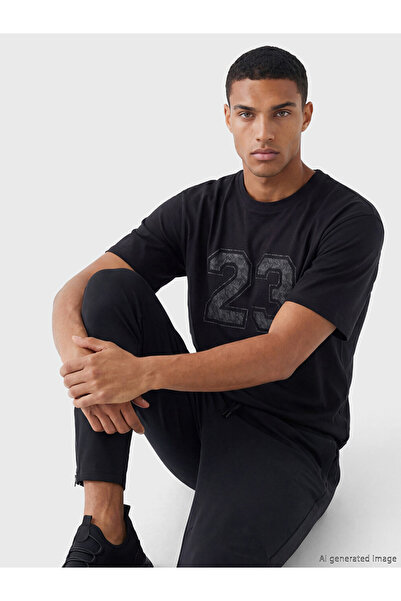 LC Waikiki Ανδρικό αθλητικό T-shirt με στρογγυλή λαιμόκοψη, υπερμεγέθες, με σ...