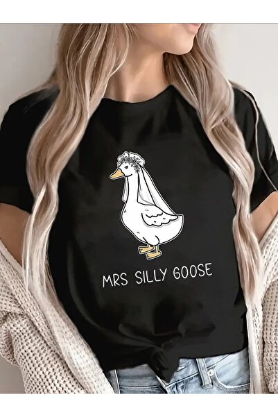 799 تي شيرت قطني أسود بأكمام قصيرة مع رسومات بيضاء بطبعة Mrs Silly Goose، ملا...