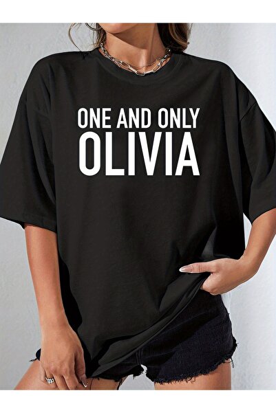 799 تي شيرت نسائي من ONE AND ONLY OLIVIA مطبوع عليه اقتباس واسم أوليفيا، تي ش...