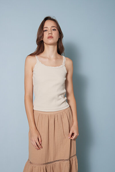 Nisan Lace Detail Athlete