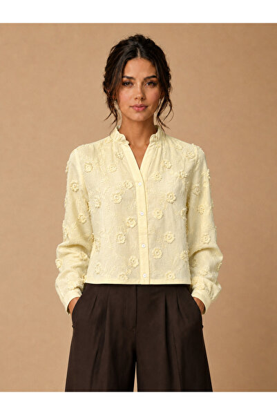 TOP BERLANTY High-End Blouse with Embossed Floral Embroidery – Calm Lemon Yellow