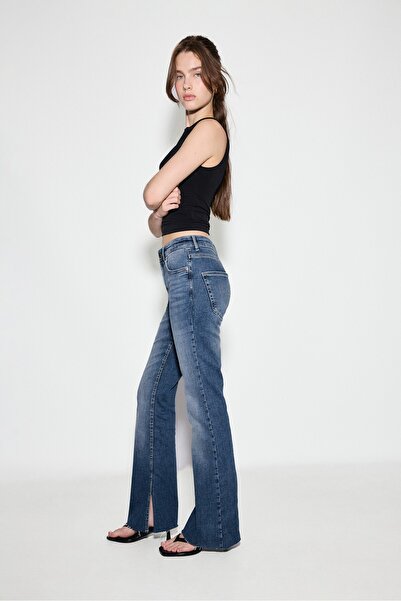 Stradivarius D74 yırtmaçlı çan paça jean