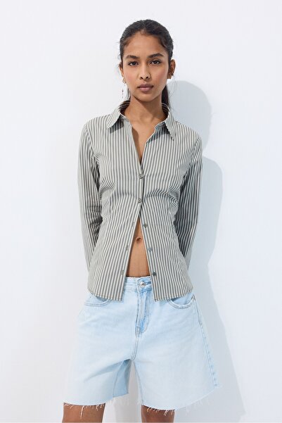 Stradivarius قميص أساسي ضيق