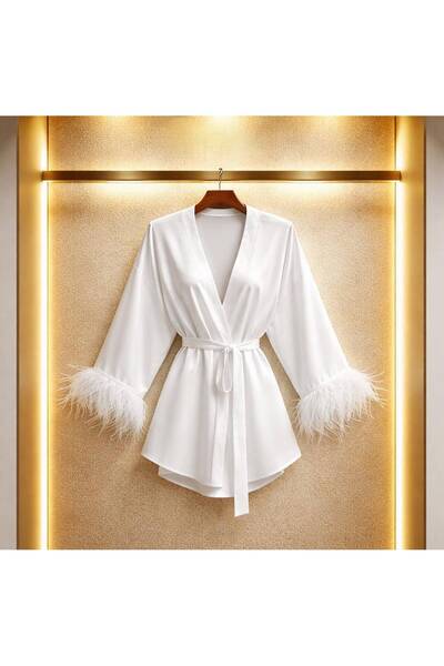 Sandrada SD Halat Damă Alb Tip Kimono cu Cordon și Manșete din Pene – Elegant...