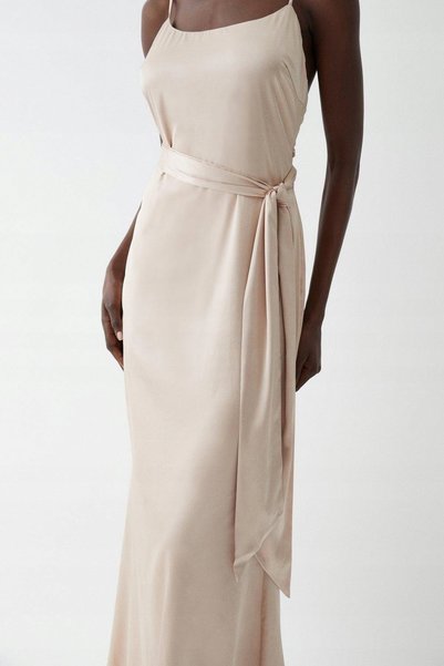 NO BRAND Rochie maxi bej din satin cu bretele și curea Coast 40