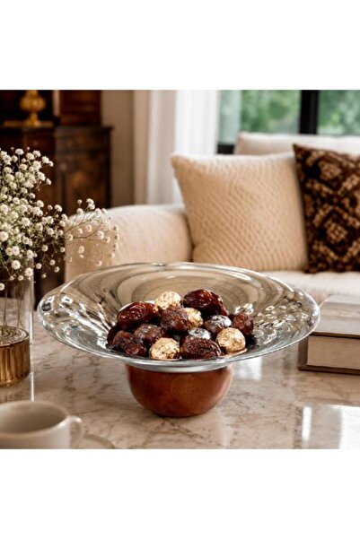 Warehouse Luxury metal serving dish with a wooden base