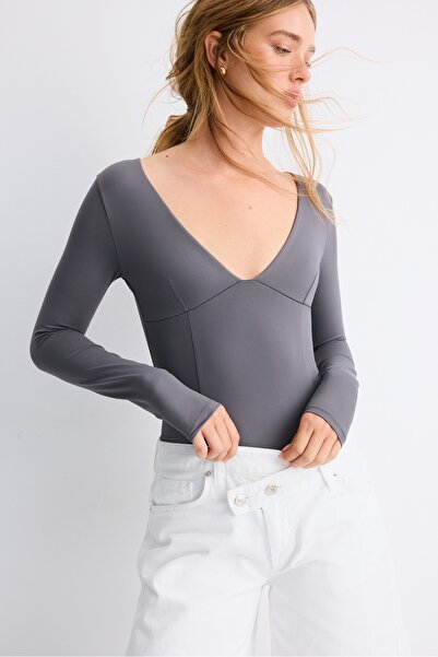 Stradivarius Göğüs altı büzgülü V yaka body