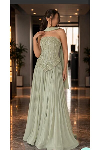 101 Ahoud's dress