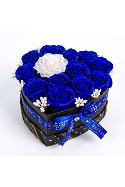 velve Aranjament floral in forma de inima Velvet Heart cu 15 trandafiri de sa...
