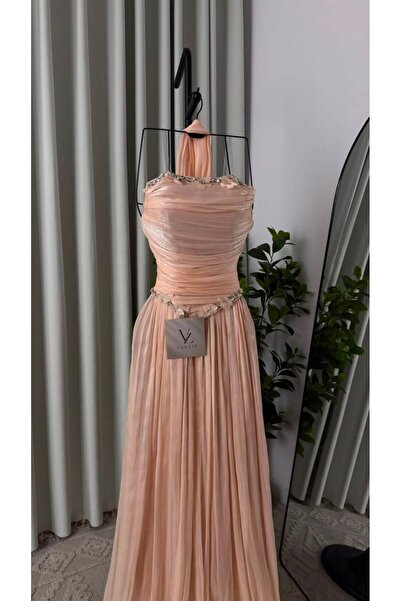 GORI FASHION فستان ناعم باطلالة مبهرة