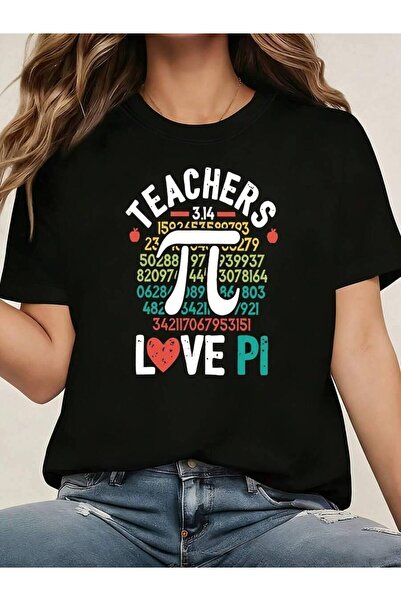 4CR قميص نسائي، TEACHERS LOVE PI، يتميز بعناصر رمزية رقمية على شكل قلب، وطباع...