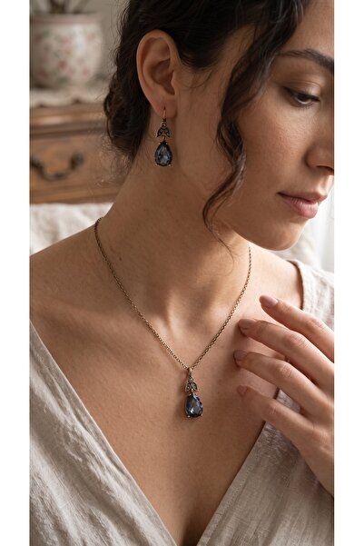 FAYRA ACCESSORIES طقم أقراط وقلادة على شكل قطرة ماء مرصعة بالكريستال