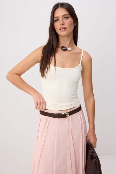Trendyol Collection قميص داخلي محبوك من البولي أميد بدون أكمام ذو ياقة مربعة ...